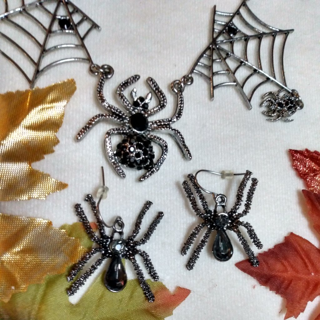 Spider Earrings Necklace Set 14$